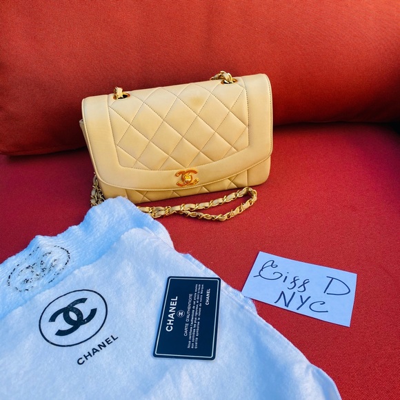 ❌SOLD❌ Chanel Diana Small size - Picture 8 of 8